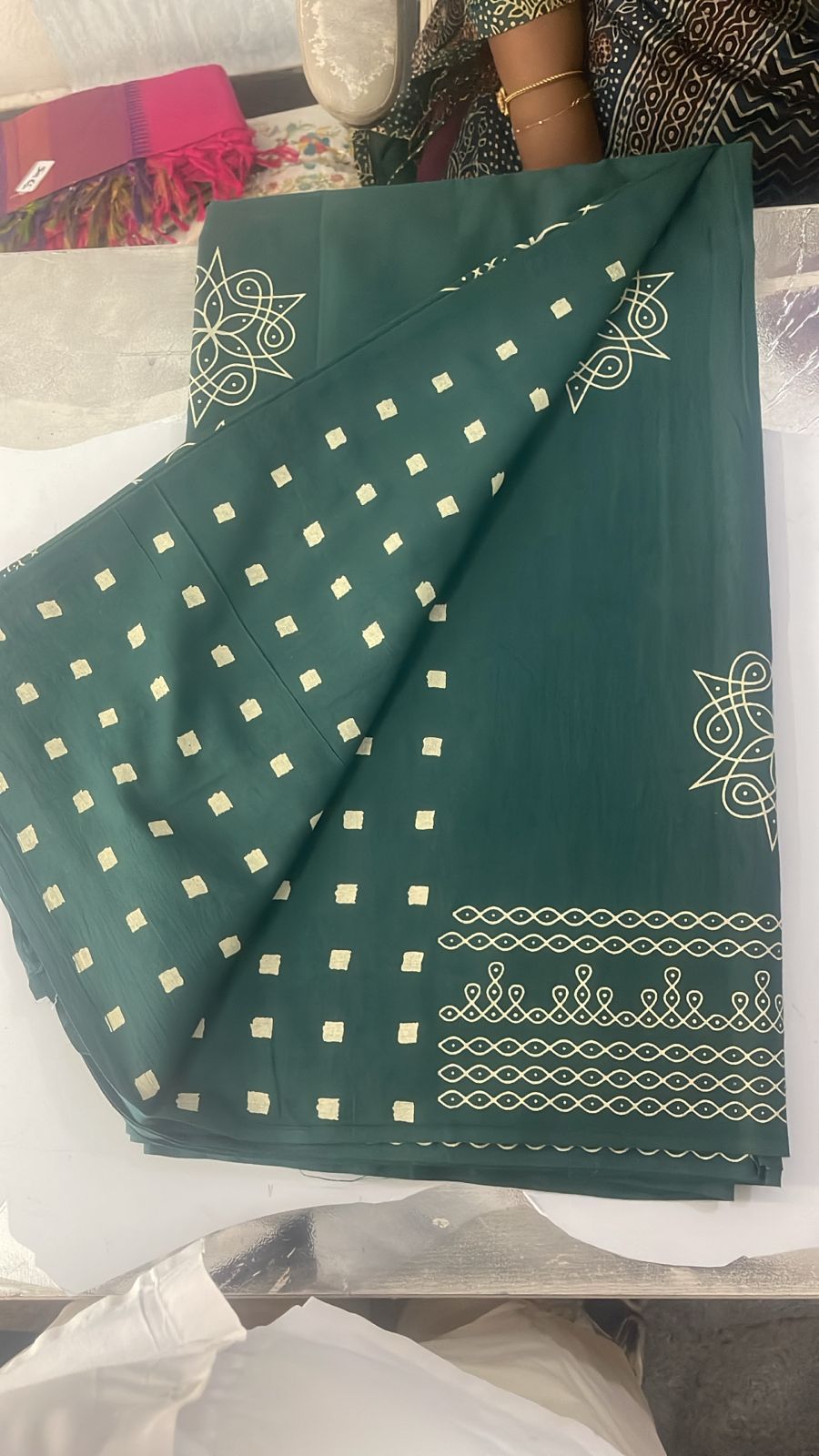 MUL MUL SOFT COTTON BLOCK PRINTED SAREES WITH BLOUSE.ELEGANT DESIGN.