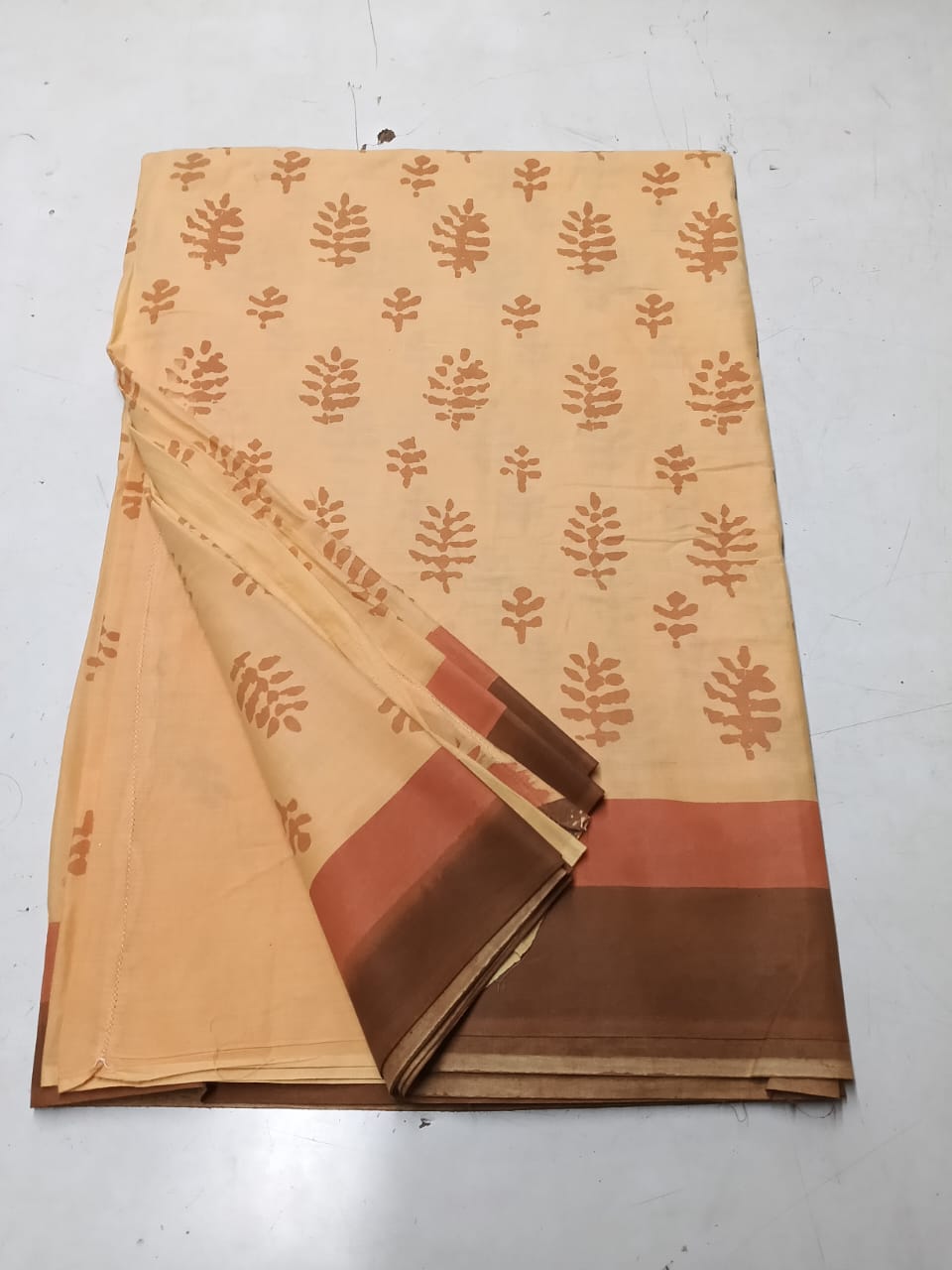 MUL MUL SOFT COTTON BLOCK PRINTED SAREES WITH BLOUSE.ELEGANT DESIGN.