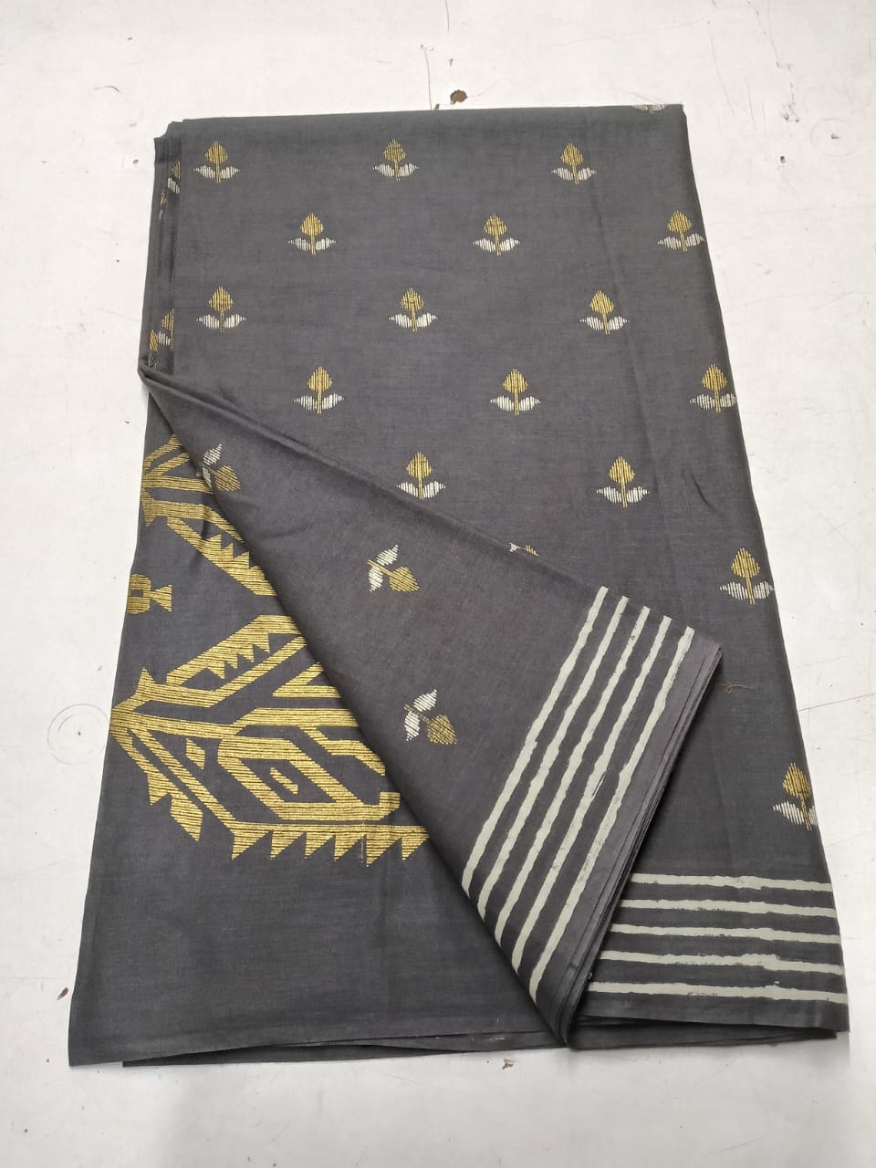 MUL MUL SOFT COTTON BLOCK PRINTED SAREES WITH BLOUSE.ELEGANT DESIGN.