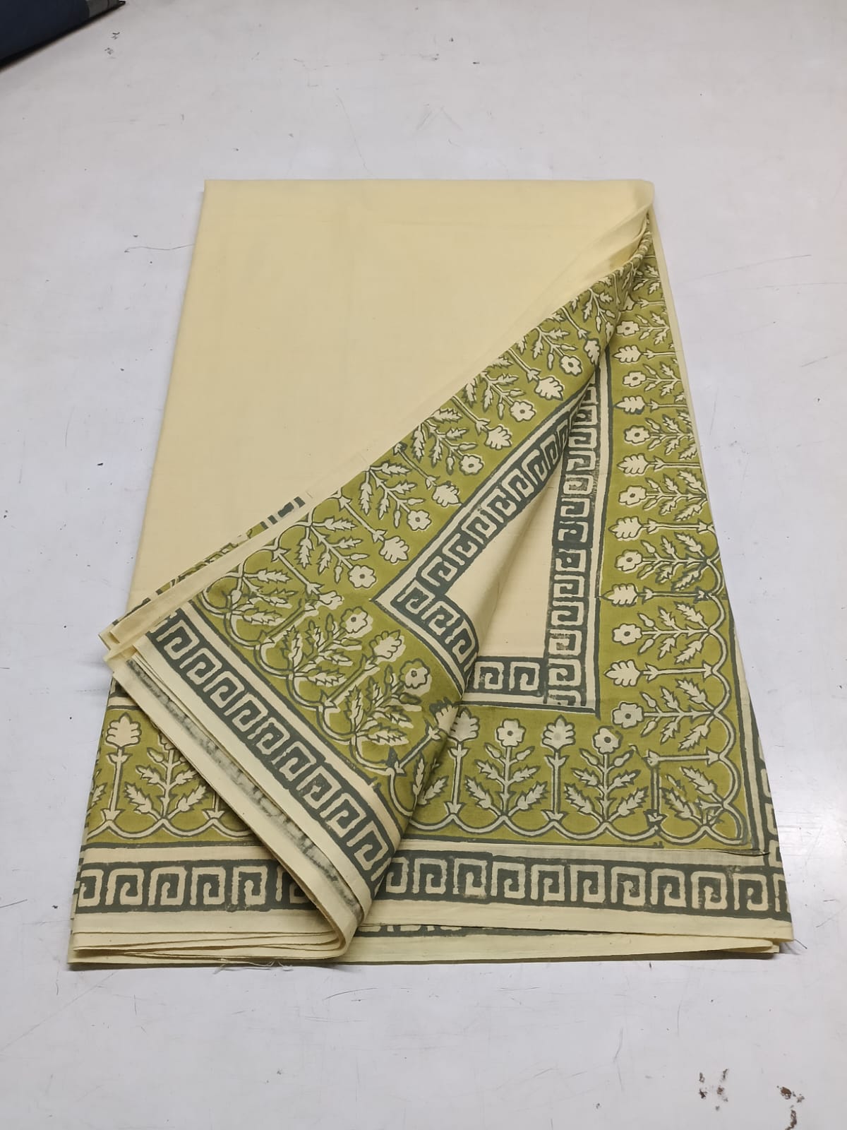 MUL MUL SOFT COTTON BLOCK PRINTED SAREES WITH BLOUSE.ELEGANT DESIGN.